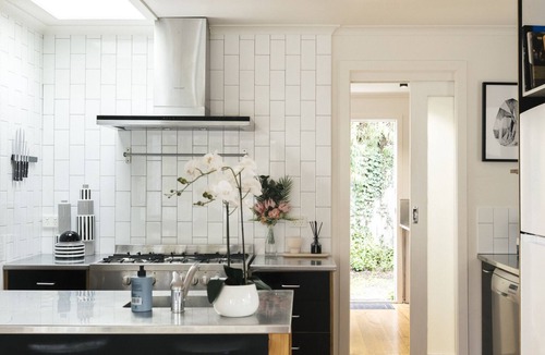 Kyneton Cottage | Luxurious 3 bedroom cottage off Historical Piper St