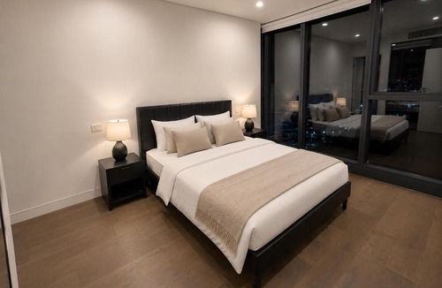 Lidcombe Hotel | Luxurious City Skyline View near Accor Stadium