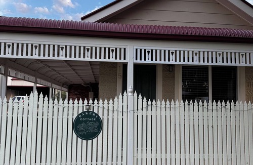 Moyhu Cottage | Luxurious comfort & cosy, your home away from home! Romantic getaway…