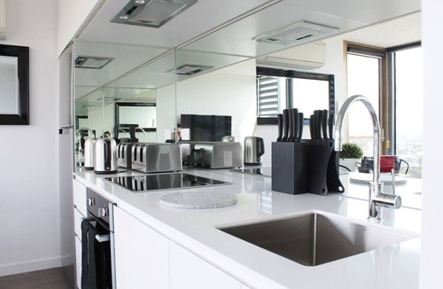 Flemington Apartment | Luxurious Flemington with Stunning Racecourse View