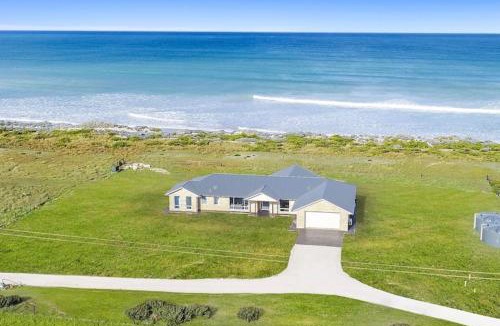 Eight Mile Creek House | Luxurious Home on the Beachside