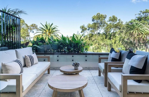 Collaroy Apartment | Luxurious penthouse-park, Golf Course, ocean views
