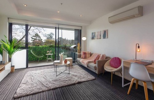 St Kilda Apartment | Luxurious St Kilda Retreat on Fitzroy Street