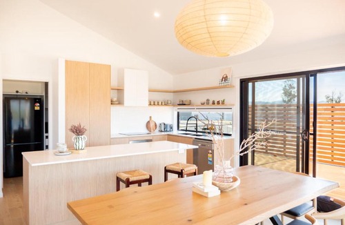 Sullivan's Cove Villa | Luxurious Waterfront home in the North of Hobart
