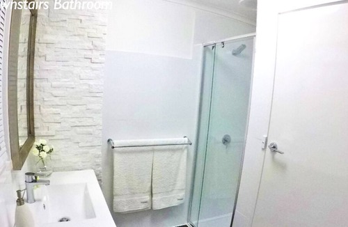 Frankston South House | Luxuriously appointed House Perfect for couples & groups