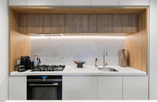 Melbourne Central Business District Apartment | Luxury 1BR Ritz Carton Precinct Resort Amenities