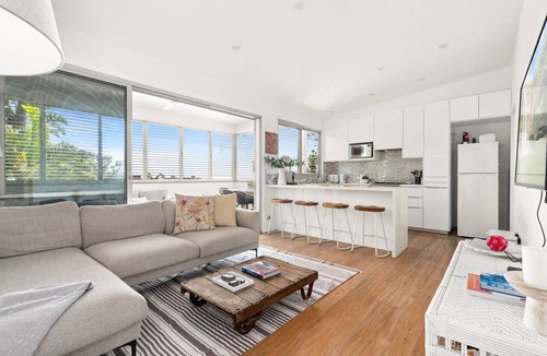 Narrabeen Apartment | Luxury 2-Bed with Ocean Views and Garden