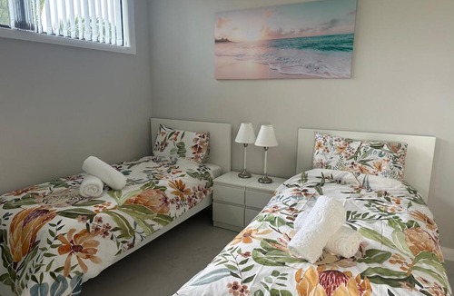 St Marys House | Luxury 2 Bedrooms Granny Flat in peaceful neighbourhood