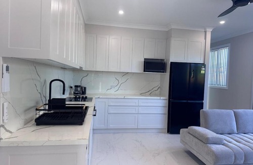 St Marys House | Luxury 2 Bedrooms Granny Flat in peaceful neighbourhood
