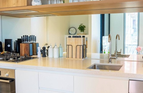 South Melbourne Apartment | Luxury 2BR | City Views | Heated Pool | Southbank