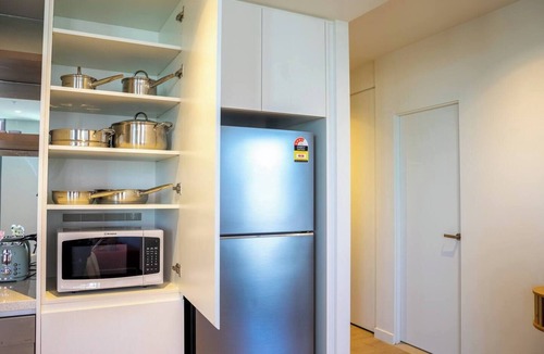 South Melbourne Apartment | Luxury 2BR | City Views | Heated Pool | Southbank