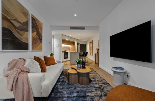 Melbourne Central Business District Apartment | Luxury 2BR Retreat, Pool, Sauna & Prime CBD Locat