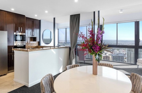 Sydney Central Business District Apartment | Luxury 3 Bedroom Altitude Suite at Kent Street, Sydney CBD