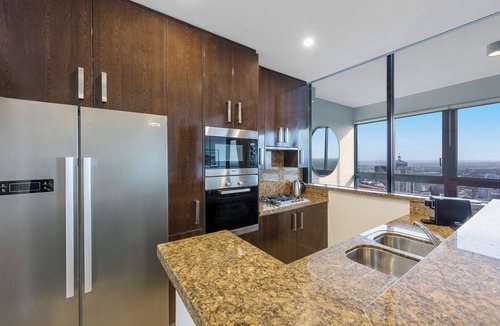 Sydney Central Business District Apartment | Luxury 3 Bedroom Altitude Suite at Kent Street, Sydney CBD