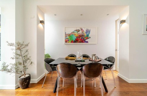 Surry Hills Apartment | Luxury 3BR Oasis with Pool, Gym & Parking, Surry Hills