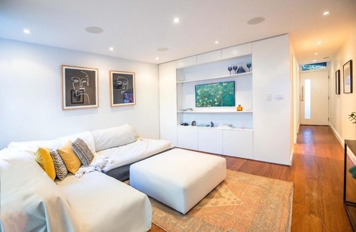 Surry Hills Apartment | Luxury 3BR Oasis with Pool, Gym & Parking, Surry Hills