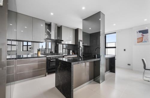 Ultimo Apartment | Luxury 3BR Penthouse with Parking & Walk to Darling Harbour & ICC & CBD & Chinatown