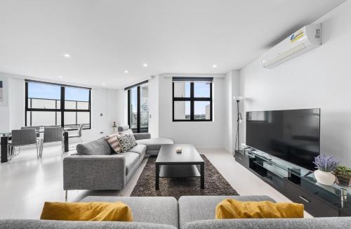 Ultimo Apartment | Luxury 3BR Penthouse with Parking & Walk to Darling Harbour & ICC & CBD & Chinatown