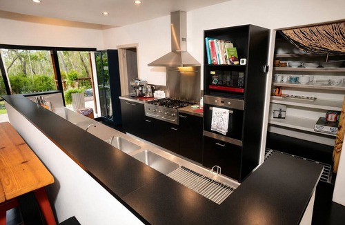 Blackheath House | Luxury 4 Queen Bedroom Home with Spa, Sauna & Fireplace -Eagle's Nest Blackheath