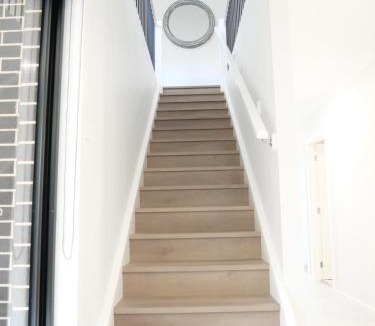 Sutherland House | Luxury 5 Bedroom Townhouse in The Shire