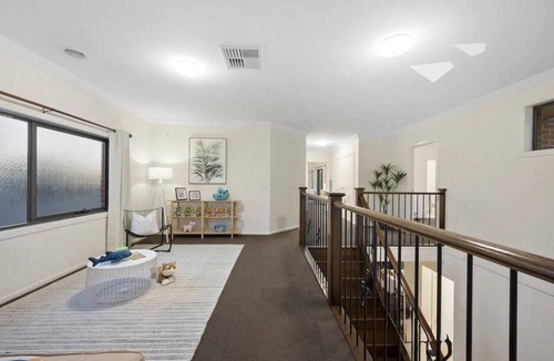 Truganina House | Luxury 5BR+5Bath Home Style, Space & Comfort EV