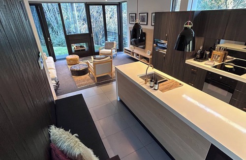 Thredbo House | Luxury 8 Berth Chalet - suitable for x2 families
