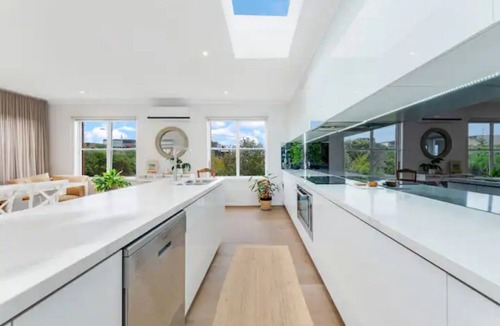 Ocean Grove House | Luxury At The Lookout - Park and Beach Across The Road!