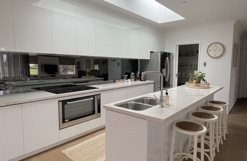 Ocean Grove House | Luxury At The Lookout - Park and Beach Across The Road!