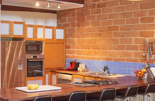 Burnside House | Luxury Bush Retreat- Sleeps 12- Near Beach & Town- Super Winter & Spring Special