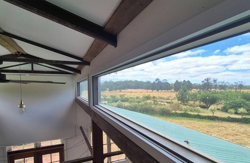 Bullengarook House | Luxury Barn Stay with Mt Macedon Views