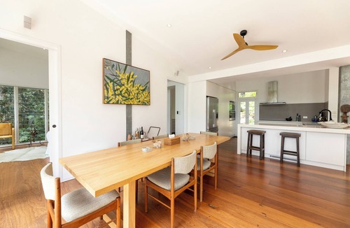 Killcare House | 🌿 Luxury Bush + Beach Retreat | Pool, Cedar Hot Tub & Private Nature Trails