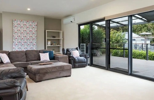 Legana House | Luxury CBD 15min Tamar Valley Wineries 5min