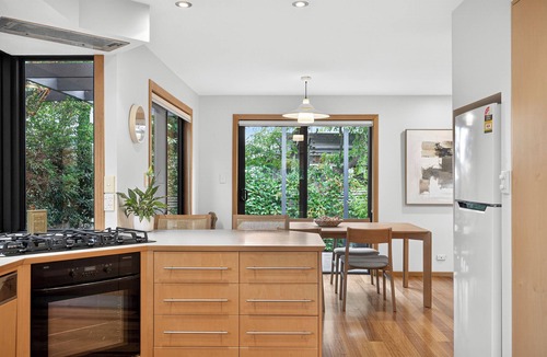 Kingston Beach House | Luxury Coastal Escape at Kingston Beach