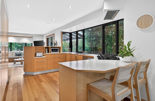 Kingston Beach House | Luxury Coastal Escape at Kingston Beach