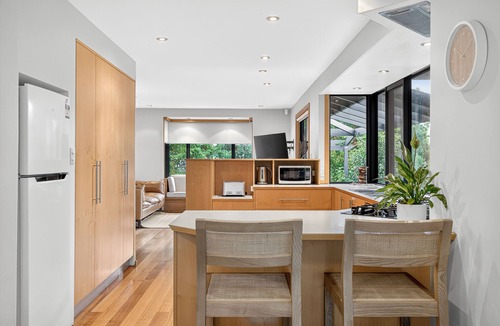 Kingston Beach House | Luxury Coastal Escape at Kingston Beach