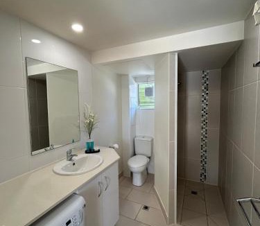 Emu Park Apartment | Luxury Coastal Escape at Endeavor Inn - Emu Park
