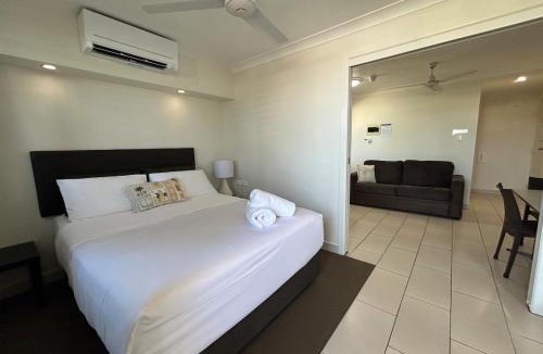 Emu Park Apartment | Luxury Coastal Escape at Endeavor Inn - Emu Park