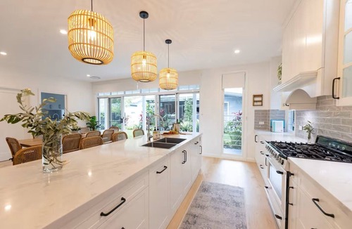 Pearl Beach House | Luxury Coastal Group Retreat 6 Beds 3 Dwellings 4 Baths