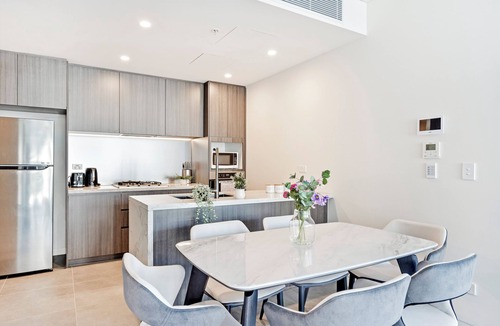 Lidcombe Apartment | Luxury Comfort 3B2B Spacious Relaxing Stay