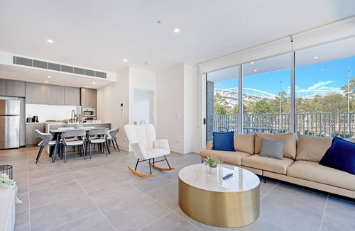 Lidcombe Apartment | Luxury Comfort 3B2B Spacious Relaxing Stay