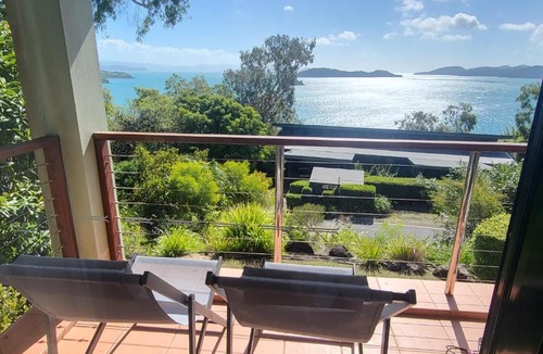 Hamilton Island Apartment | Luxury Couples Retreat Hamilton Island with Buggy