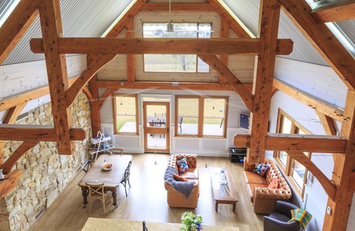 Nungurner Cottage | Luxury, Craftsman built Off-grid Experience. 3 private acres, Pet friendly