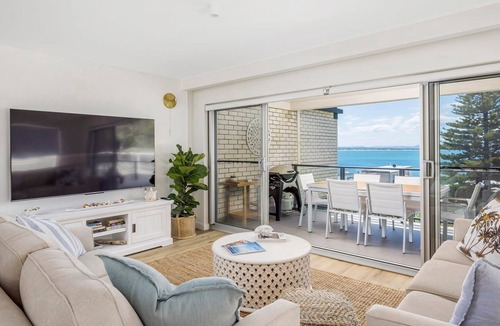 Shoal Bay Apartment | Luxury Escape Sundeck Shoal Bay