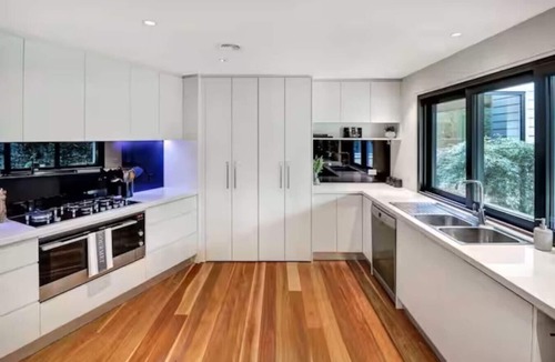 Mansfield House | Luxury Family Getaway|Pool|Open Fire|Chefs Kitchen|Sleeps 10