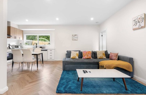 Box Hill North House | Luxury Family Stay | Box Hill | 5-Star Comfort
