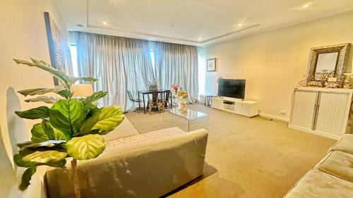 Chinatown Apartment | Luxury Heart CBD Top Floor Apartment SPA,GYM, Pool