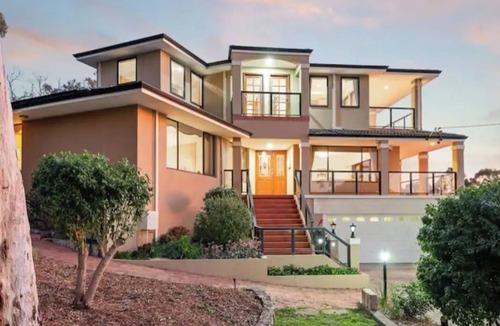 Gooseberry Hill House | Luxury Hillside Home in Kalamunda Hills