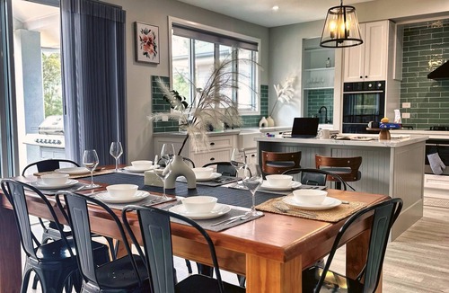 Muswellbrook House | Luxury Home for Work Teams and Families