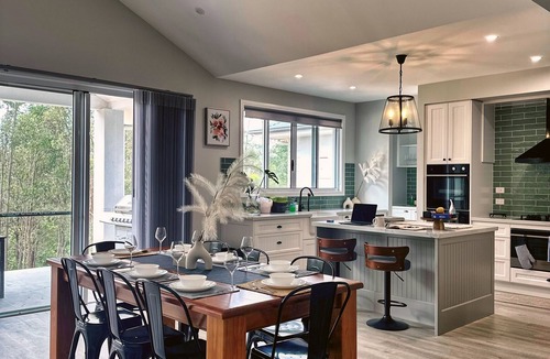 Muswellbrook House | Luxury Home for Work Teams and Families
