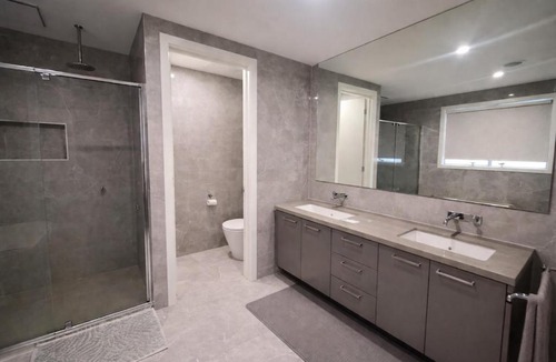 Limonite House | Luxury Home Spacious & Modern Living